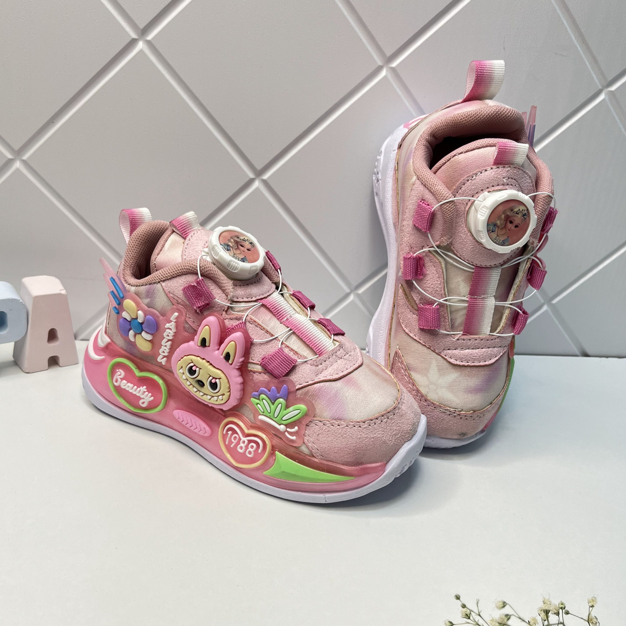 کتونی چراغدار لبوبو پمپی - Image 2