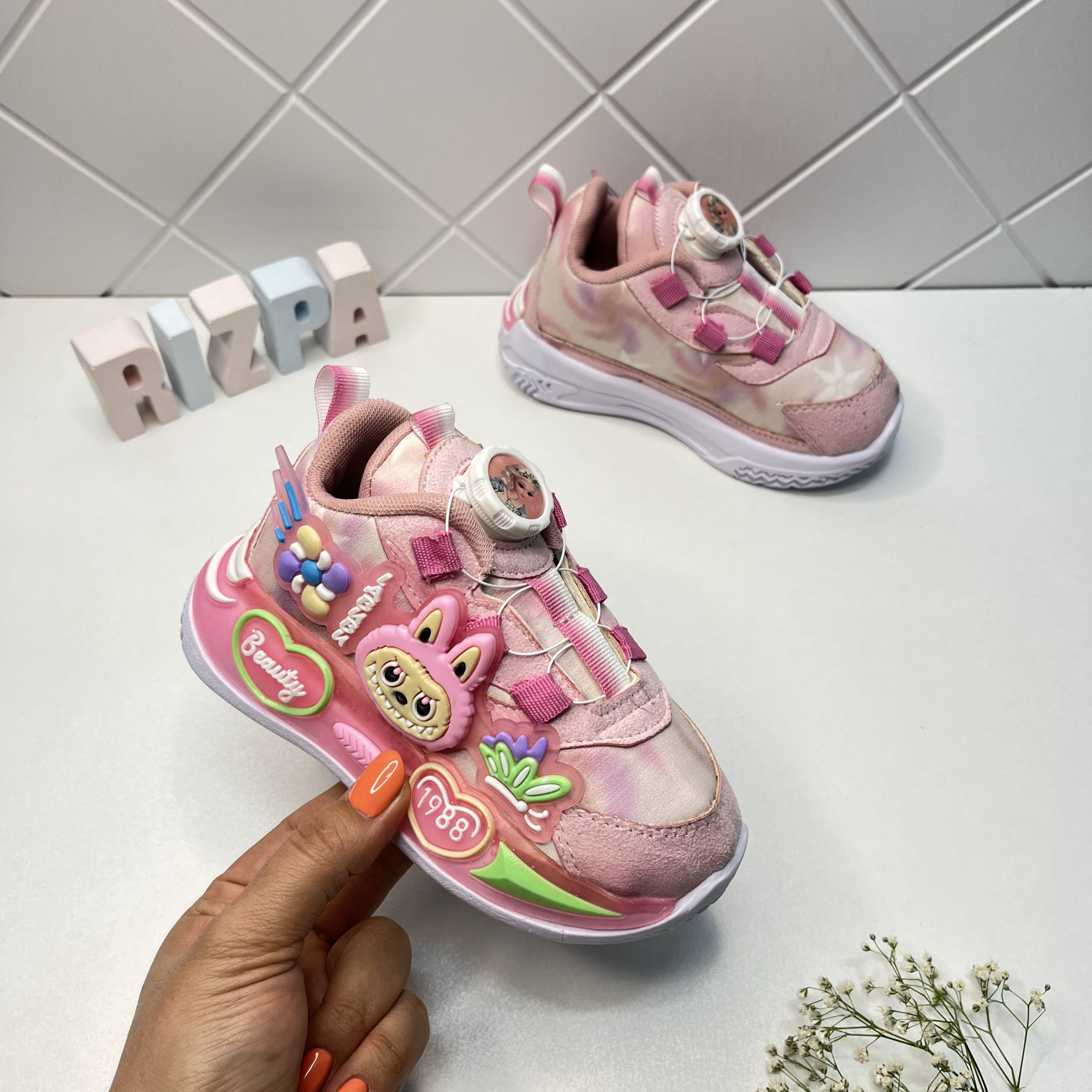 کتونی چراغدار لبوبو پمپی